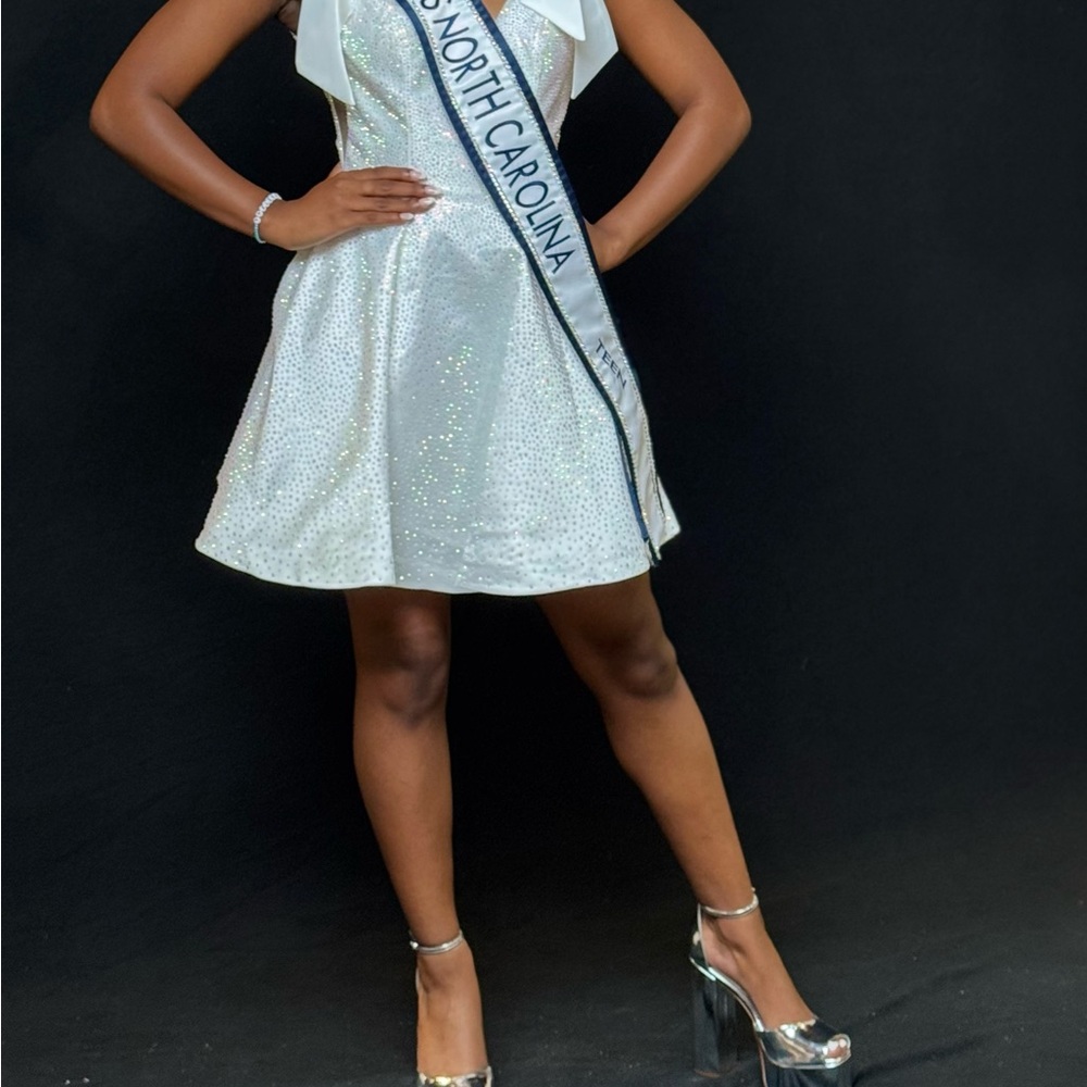 Sherri Hill White Cocktail Dress with Iridescent Stones and Pockets